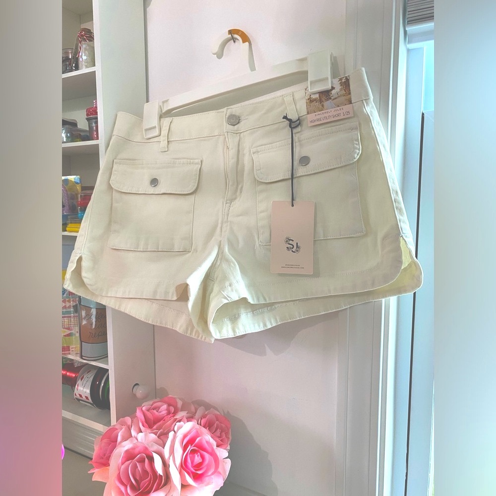 ⭐️NWT Sincerely Jules shorts 😀
